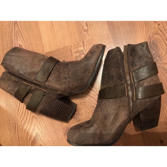 BROWN COWGIRL BOOTS WITH HEEL - Picture 4 of 5